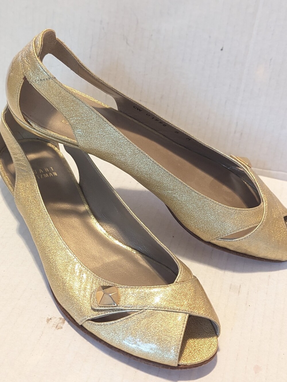 Stuart Weitzman Chitchat Gold Patent Leather Peep Toe Flat Sz Wmns 8M
